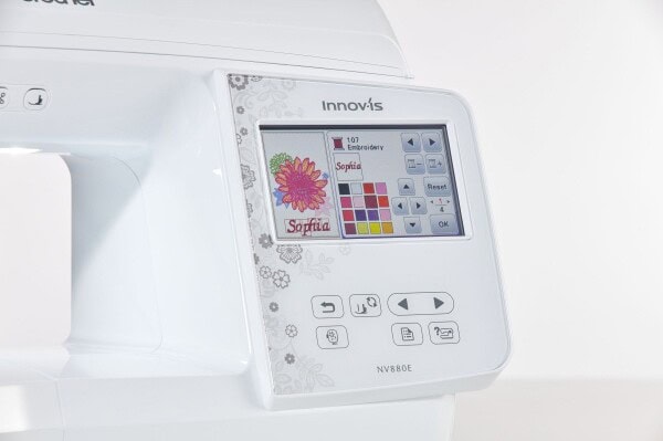 Stickmaschinen-Testsieger 2 Brother Innov-is NV880E Stickmaschine mit Farbdisplay